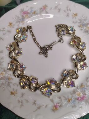 Vtg Dazzling Large Aurora Borealis Rhinestones Gold Tone Waves Choker Necklace